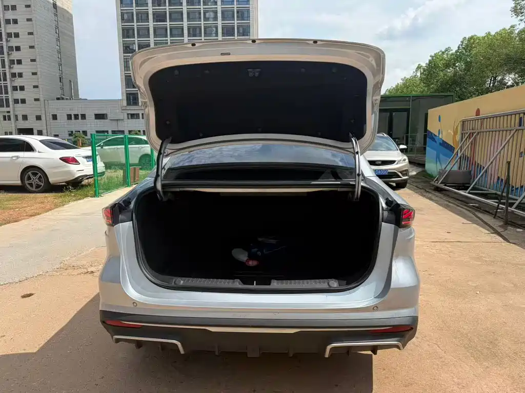 Geely Galaxy Galaxy L6 L6 2025 EM-i 60km