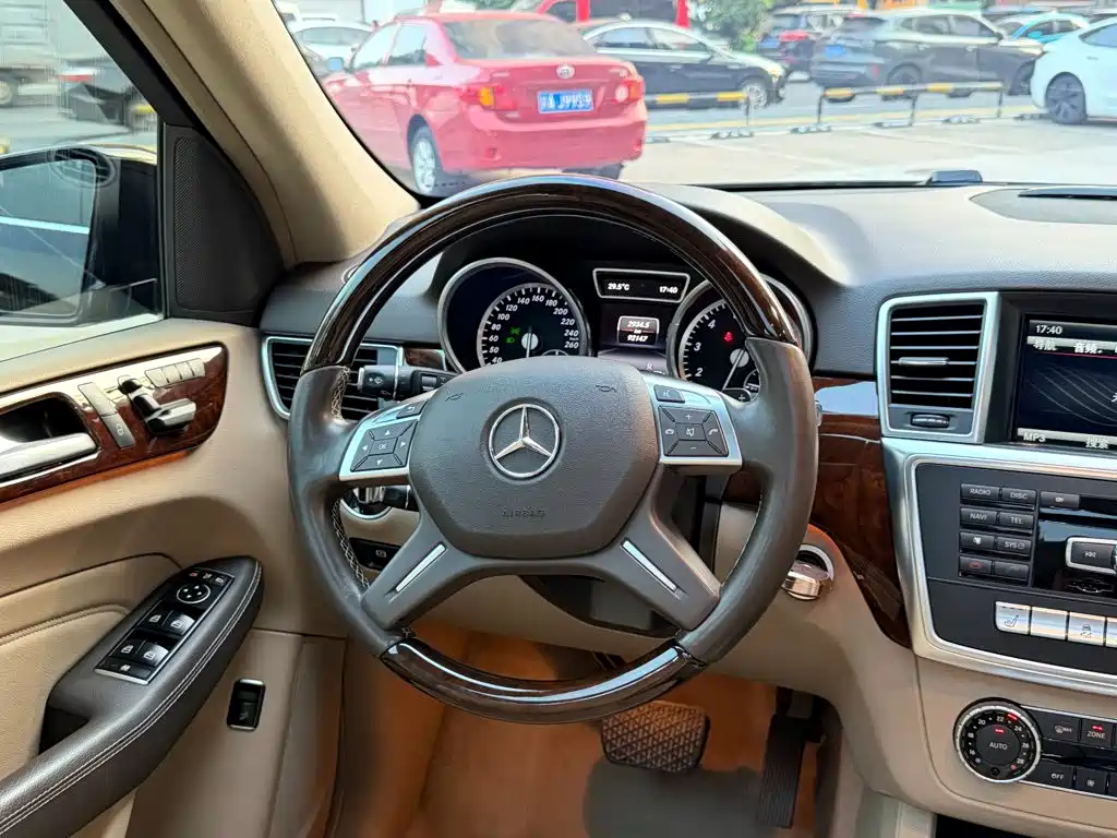 Mercedes-Benz M-Class — миниатюра 7