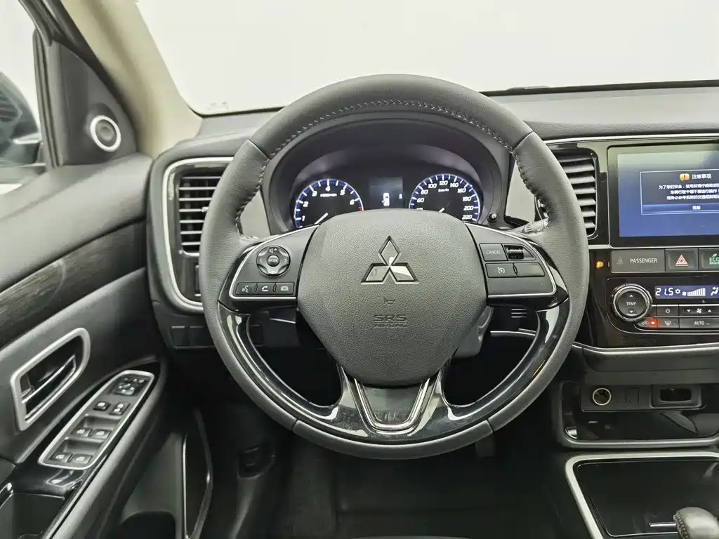 Mitsubishi Outlander — миниатюра 11