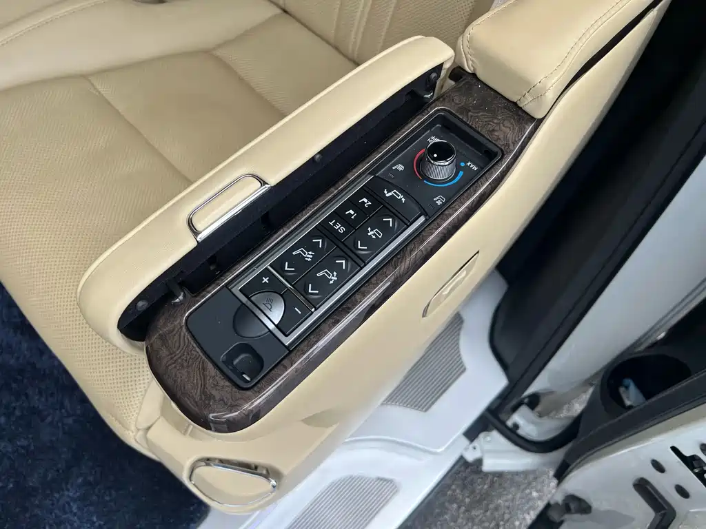 Toyota Vellfire — миниатюра 8
