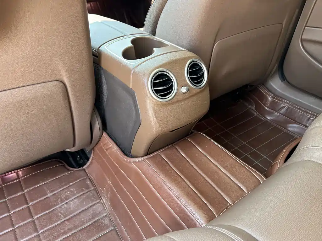 Mercedes-Benz E-Class — миниатюра 14
