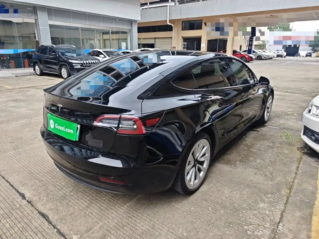 Tesla Model 3 — миниатюра 7