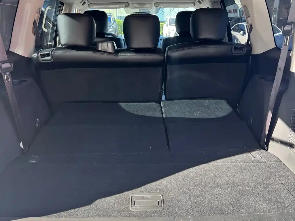 Nissan Patrol — миниатюра 11