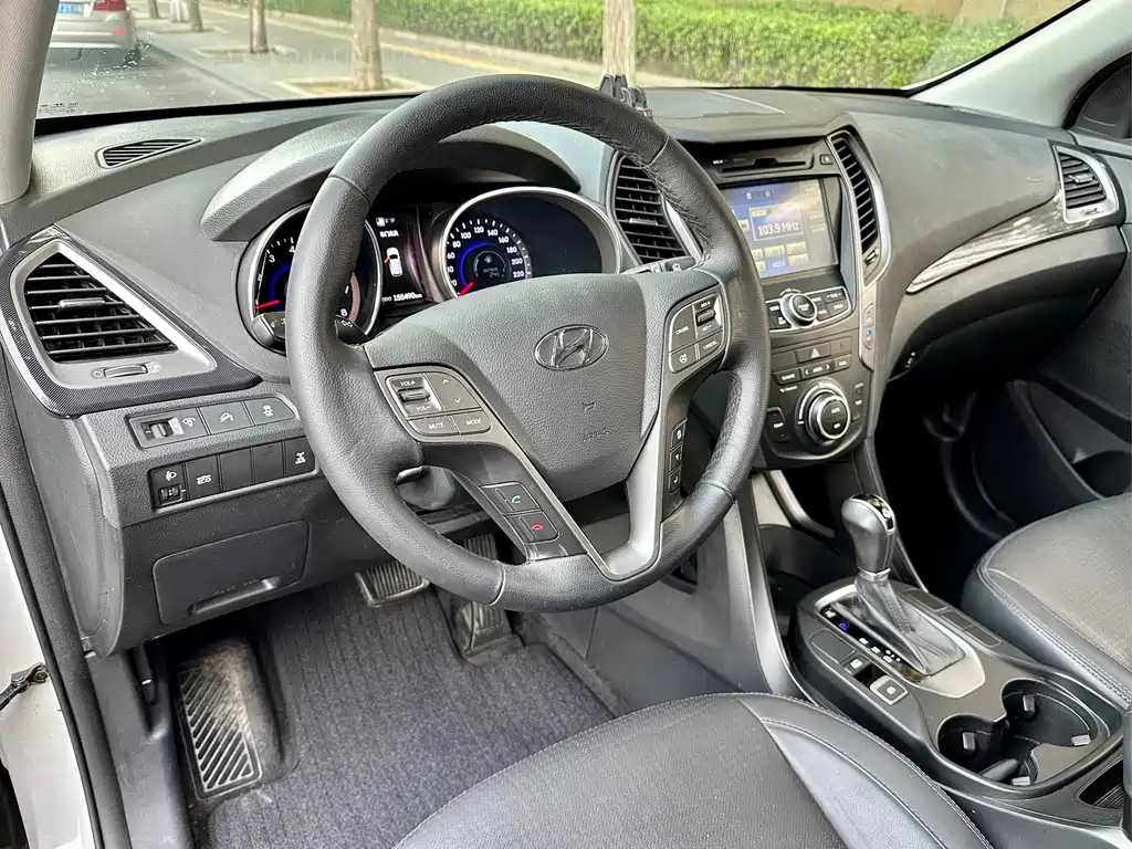 Hyundai Santa Fe — миниатюра 9