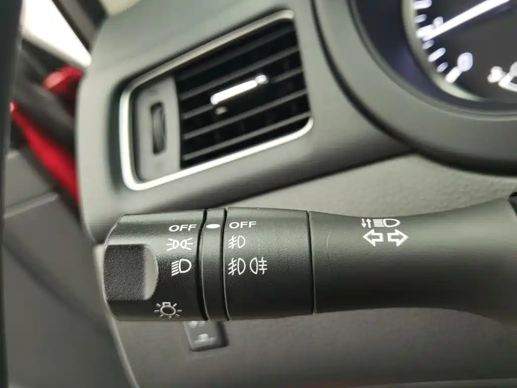 Nissan Tiida — миниатюра 21