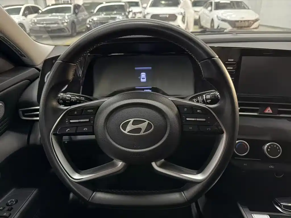 Hyundai Elantra — миниатюра 7