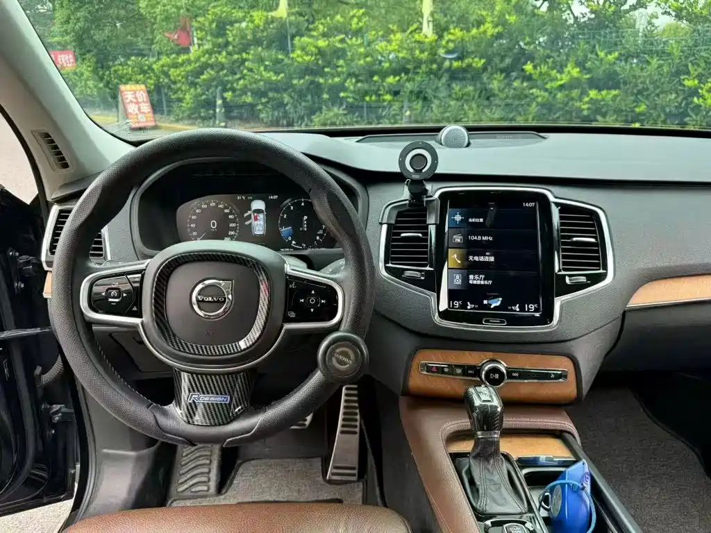 Volvo XC90 — миниатюра 5