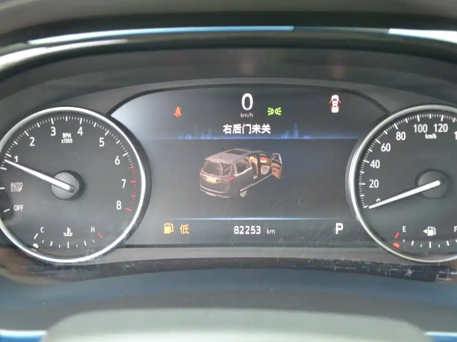 Buick GL8 — миниатюра 12