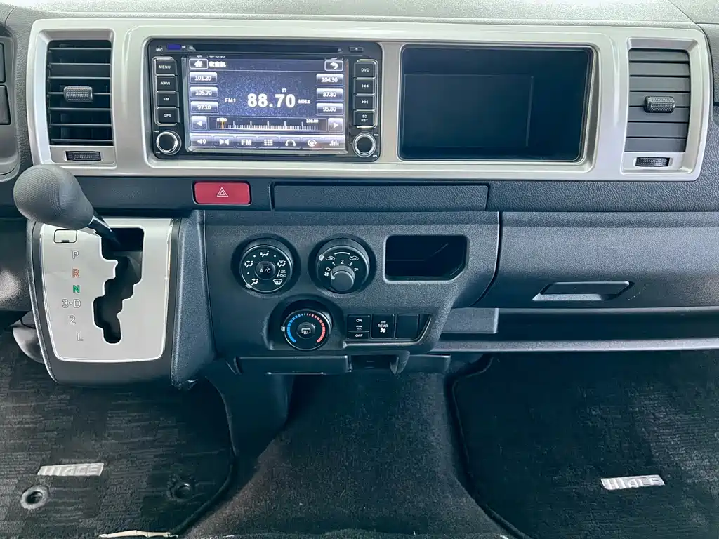 Toyota Hiace — миниатюра 14