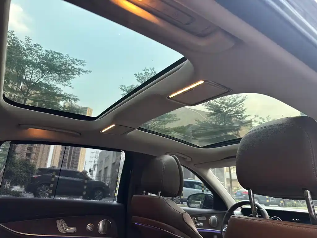 Mercedes-Benz E-Class — миниатюра 9