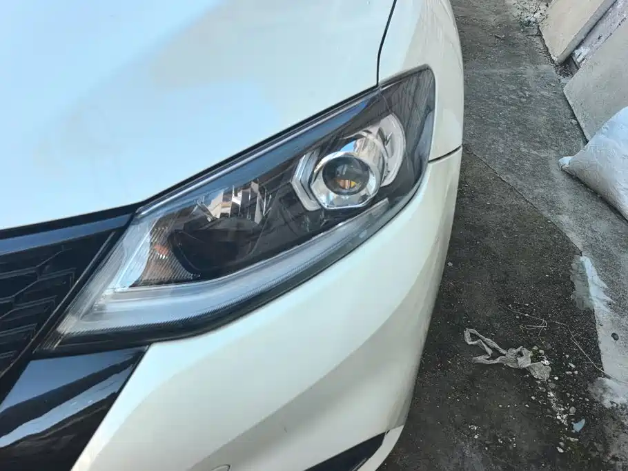 Nissan Tiida — миниатюра 5