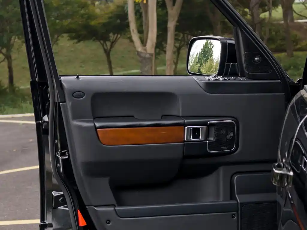 Land Rover Range Rover — миниатюра 10
