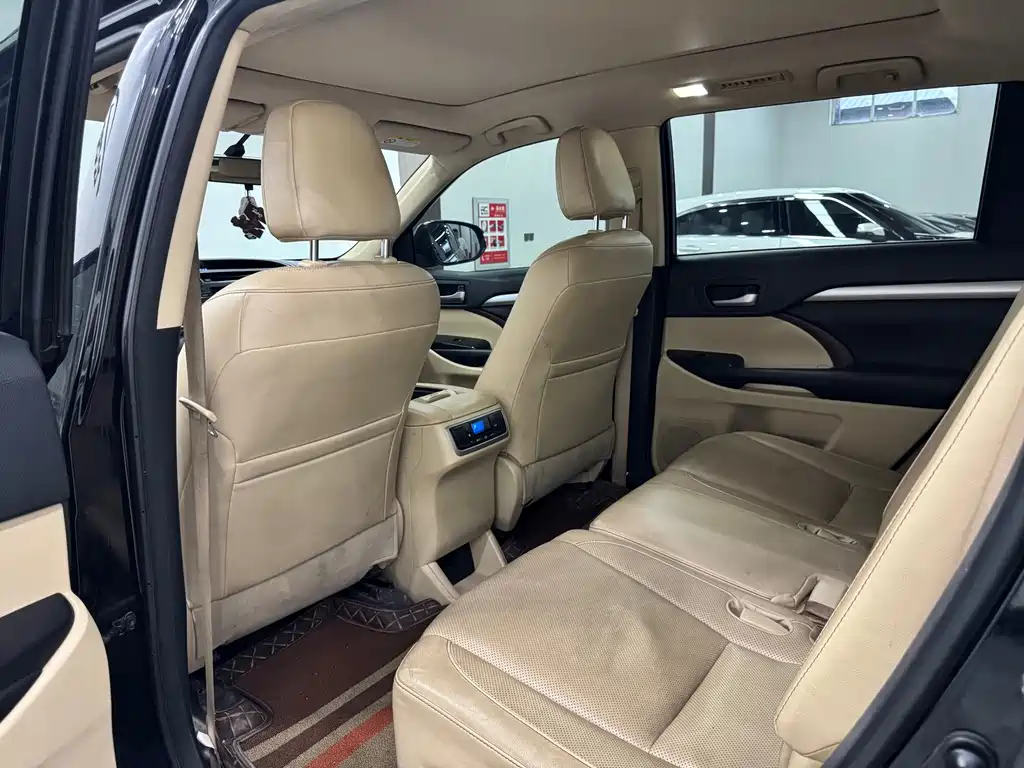 Toyota Highlander — миниатюра 9