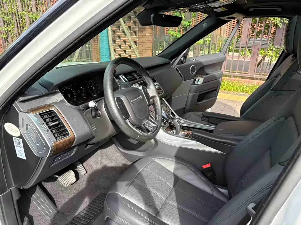 Land Rover Sport PHEV — миниатюра 8