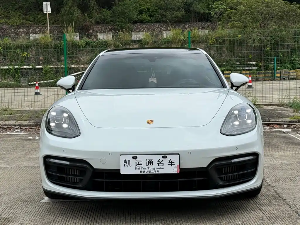 Porsche Panamera 2023