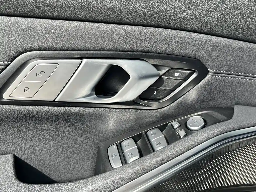 BMW 3 Series — миниатюра 17