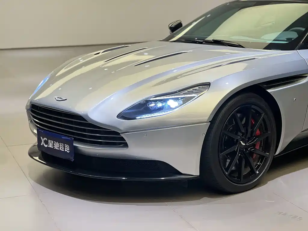 Aston Martin DB11 — миниатюра 16