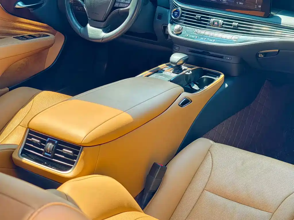 Lexus LS — миниатюра 5