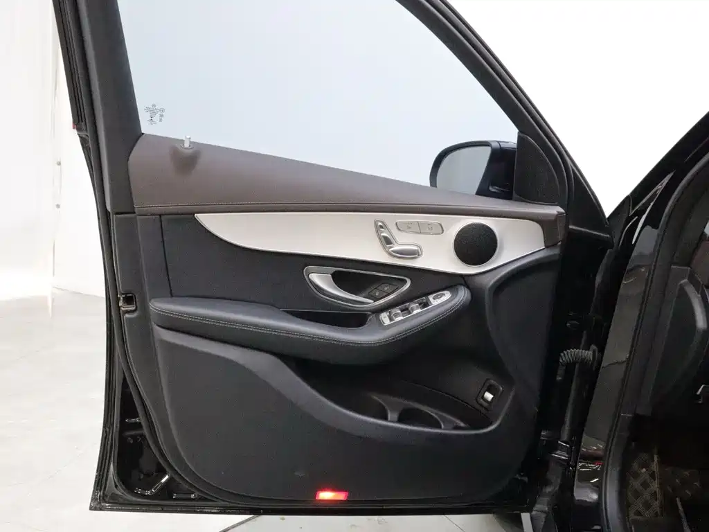 Mercedes-Benz GLC — миниатюра 10