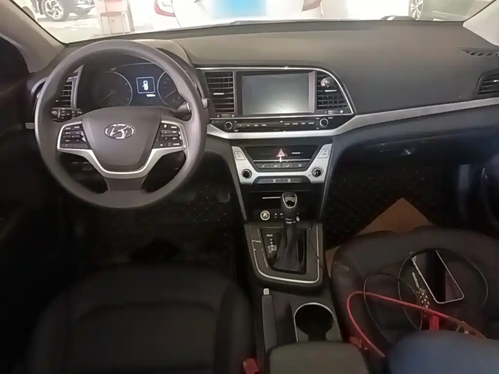 Hyundai Elantra — миниатюра 10
