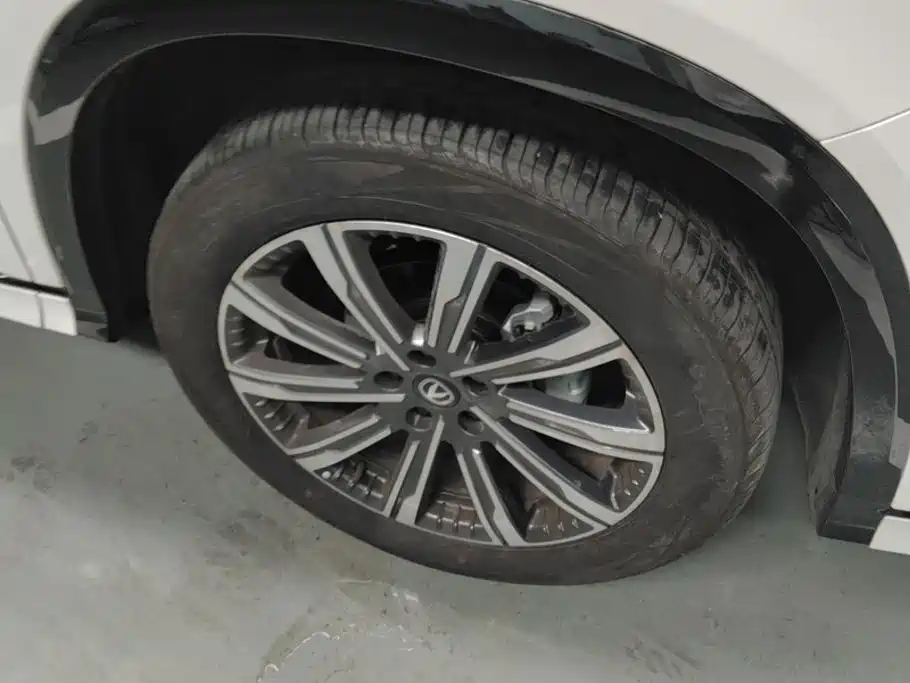 Заказать Changan 长安CS75PLUS 2026 года за 3 688 529 ₽  из Китая