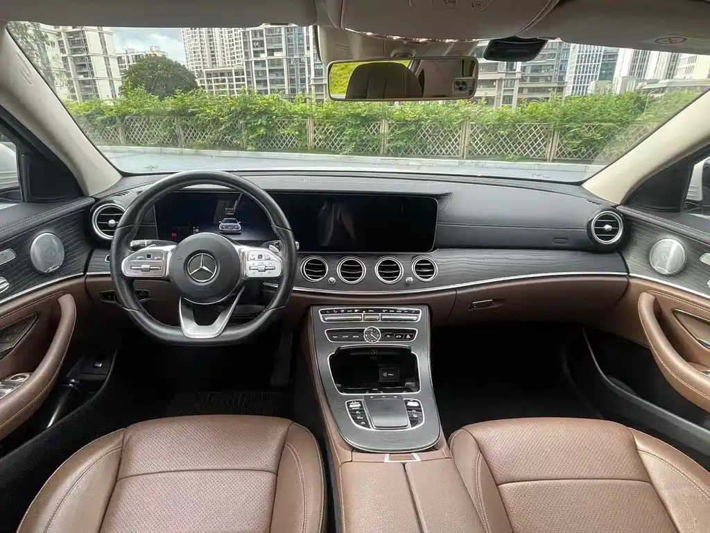 Mercedes-Benz E-Class — миниатюра 7