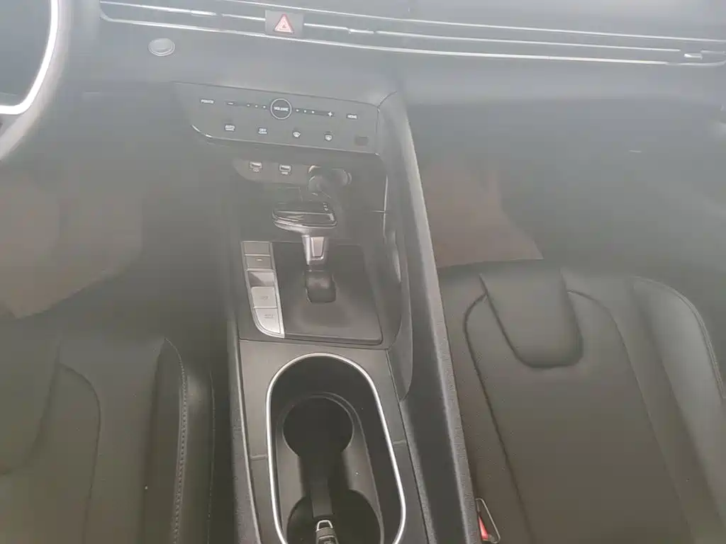Hyundai Elantra — миниатюра 14