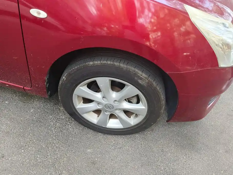 Nissan Tiida — миниатюра 6