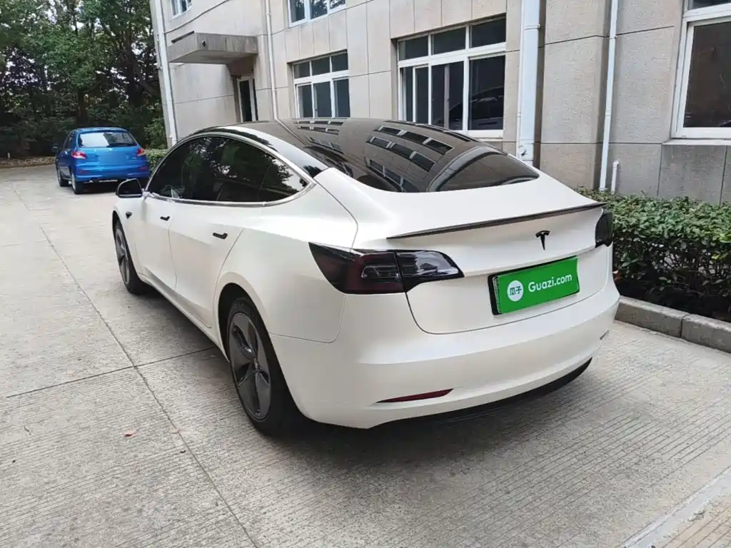 Tesla Model 3 — миниатюра 5