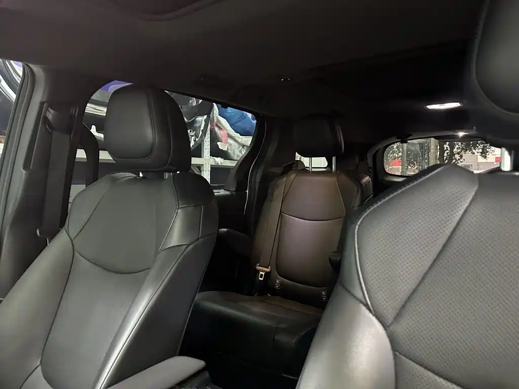 Toyota Granvia — миниатюра 20