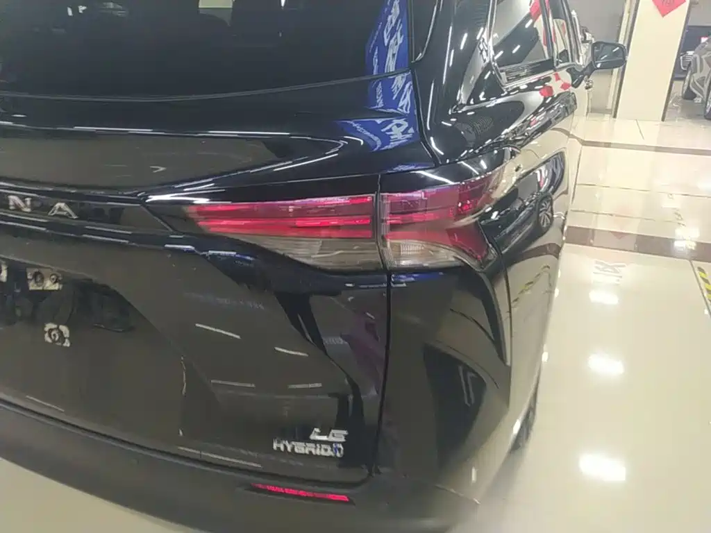Toyota Sienna — миниатюра 8