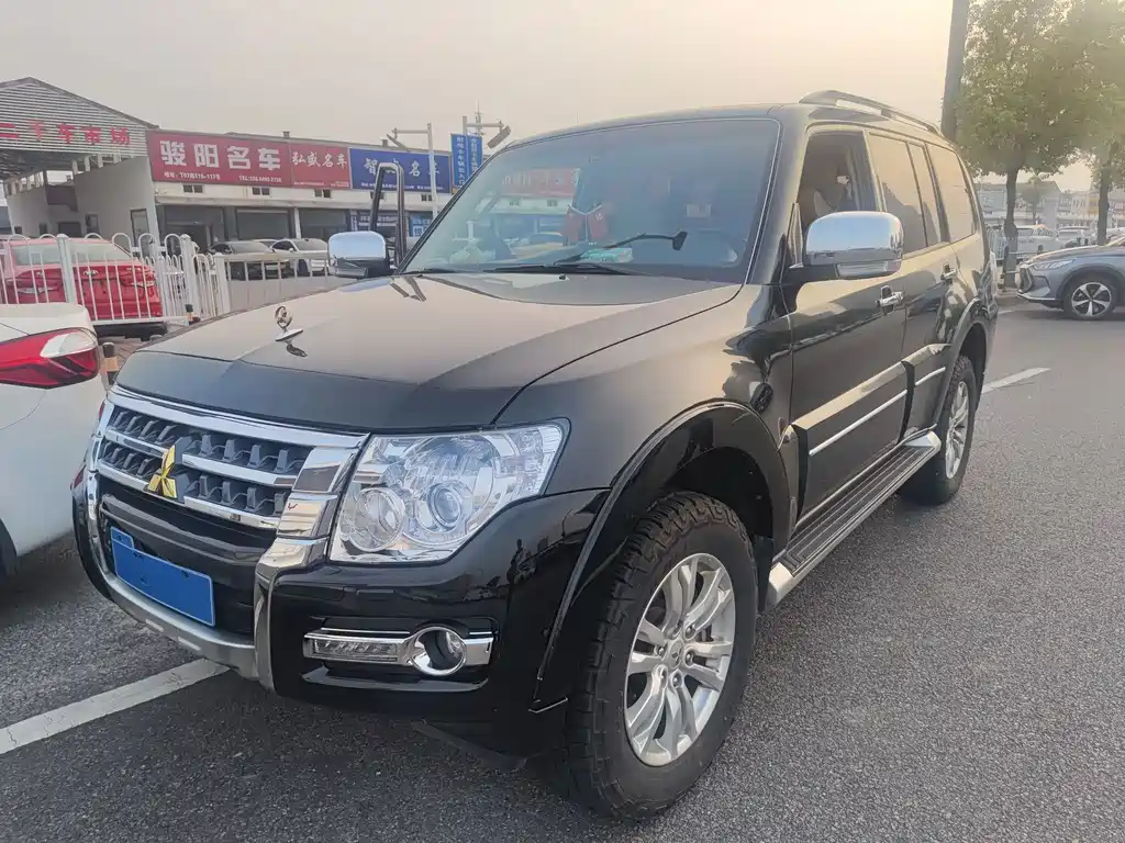 Mitsubishi Pajero (Import)