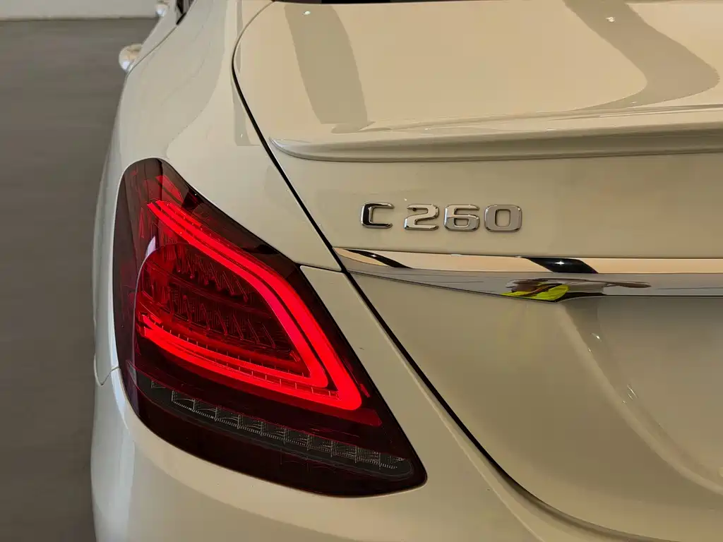 Mercedes-Benz C-Class — миниатюра 9