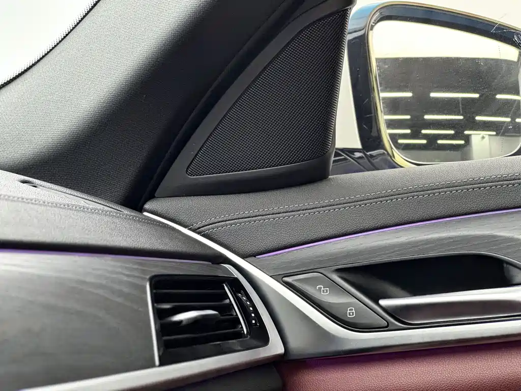 BMW 5 Series — миниатюра 8