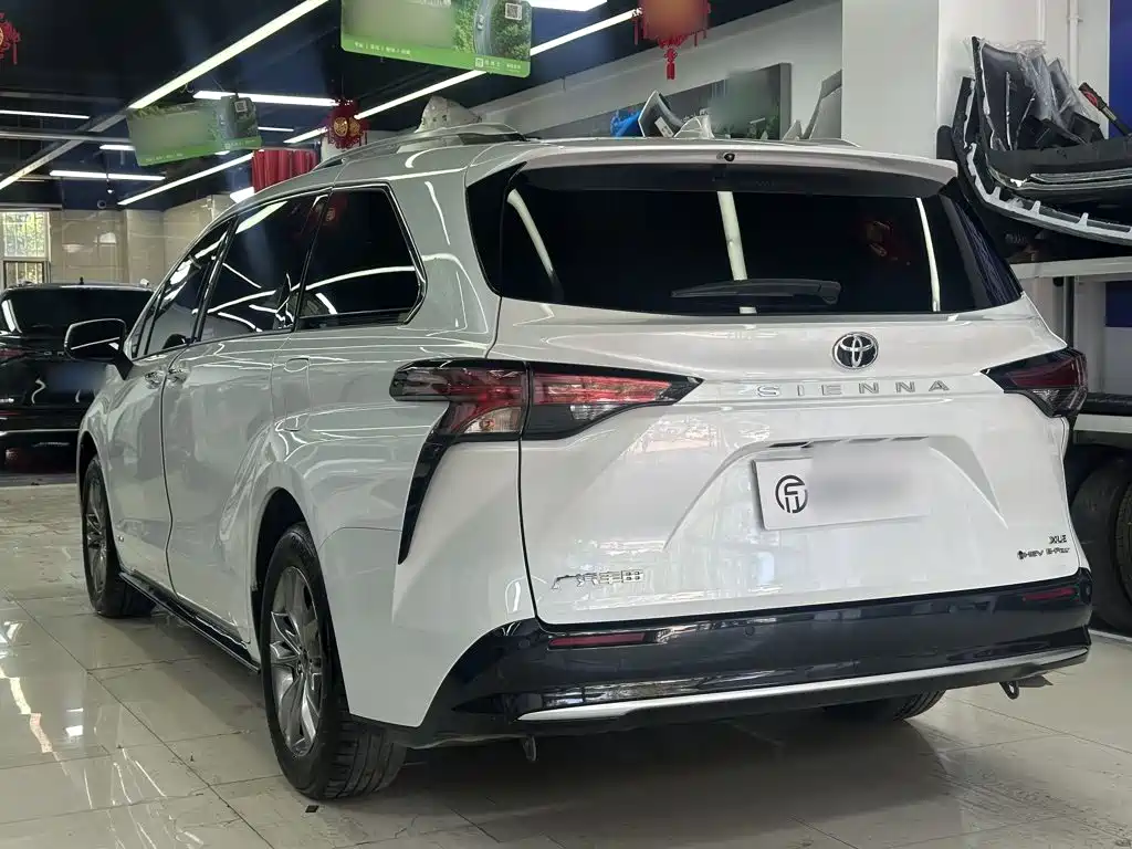 Toyota Sienna — миниатюра 12