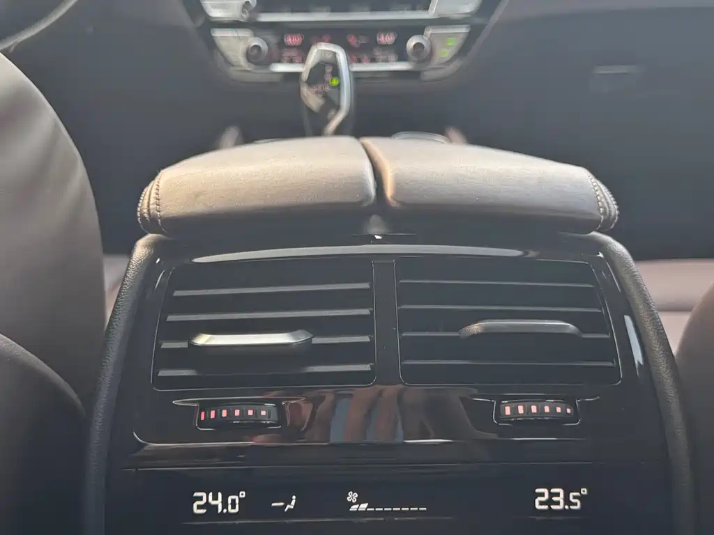 BMW 5 Series — миниатюра 16
