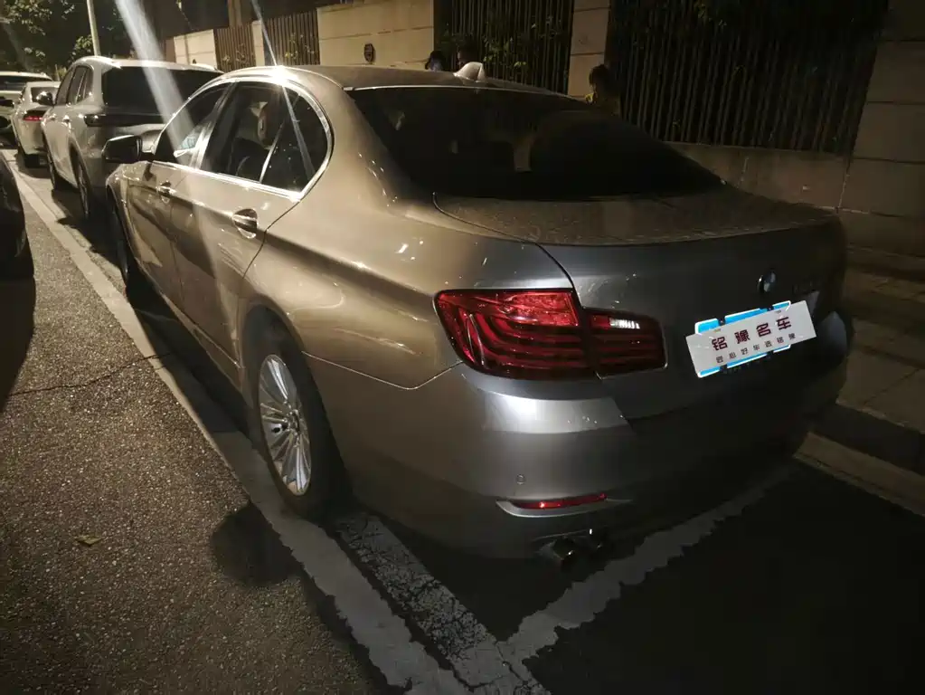BMW 5 Series — миниатюра 7
