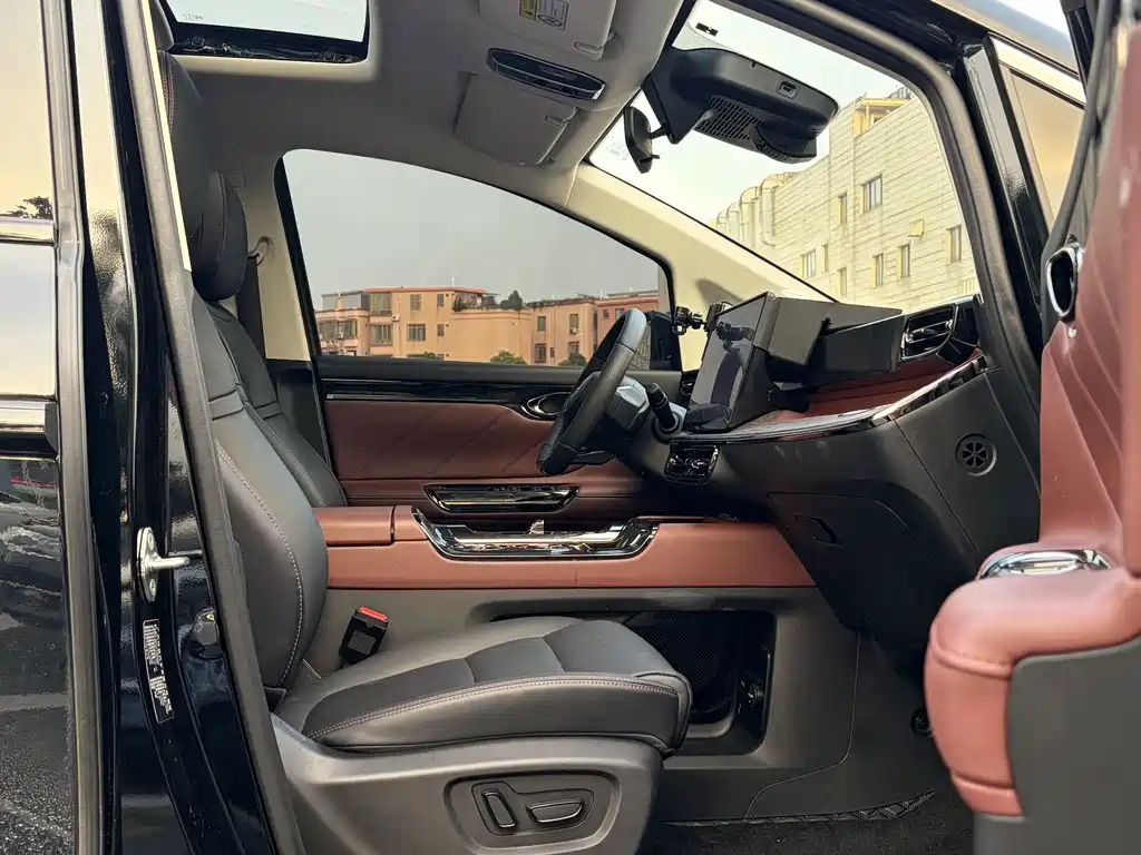 GAC Motor Trumpchi E8 PHEV — миниатюра 12
