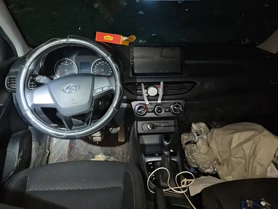 Hyundai Elantra — миниатюра 12