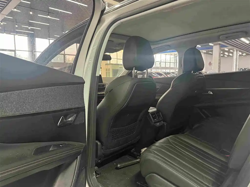 Peugeot 5008 — миниатюра 4