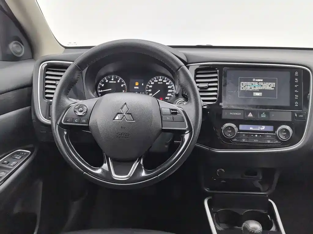 Mitsubishi Outlander — миниатюра 11
