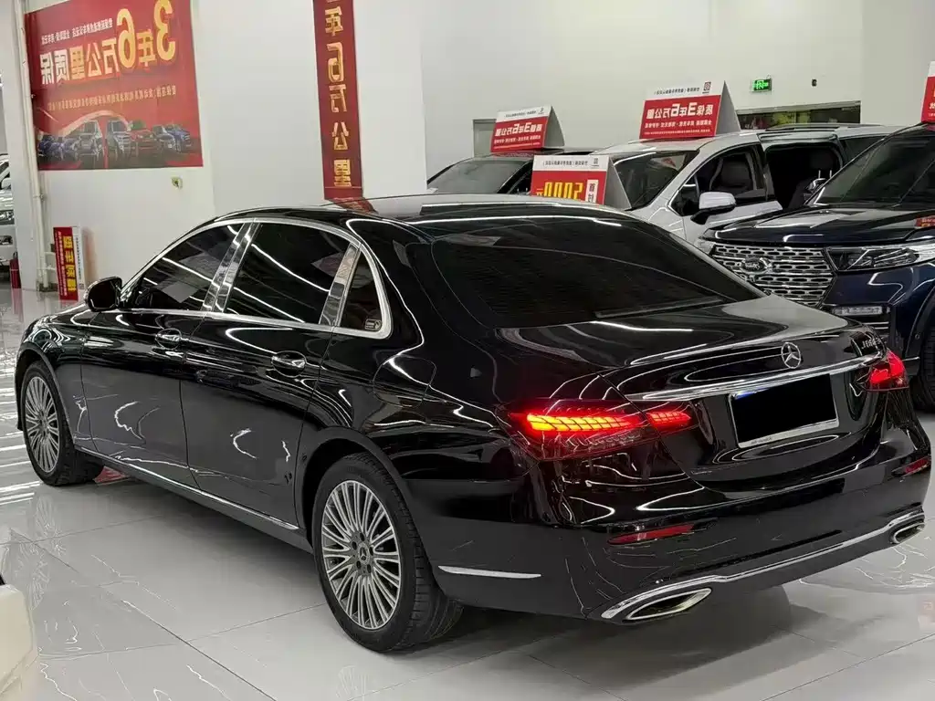 Mercedes-Benz E-Class — миниатюра 7