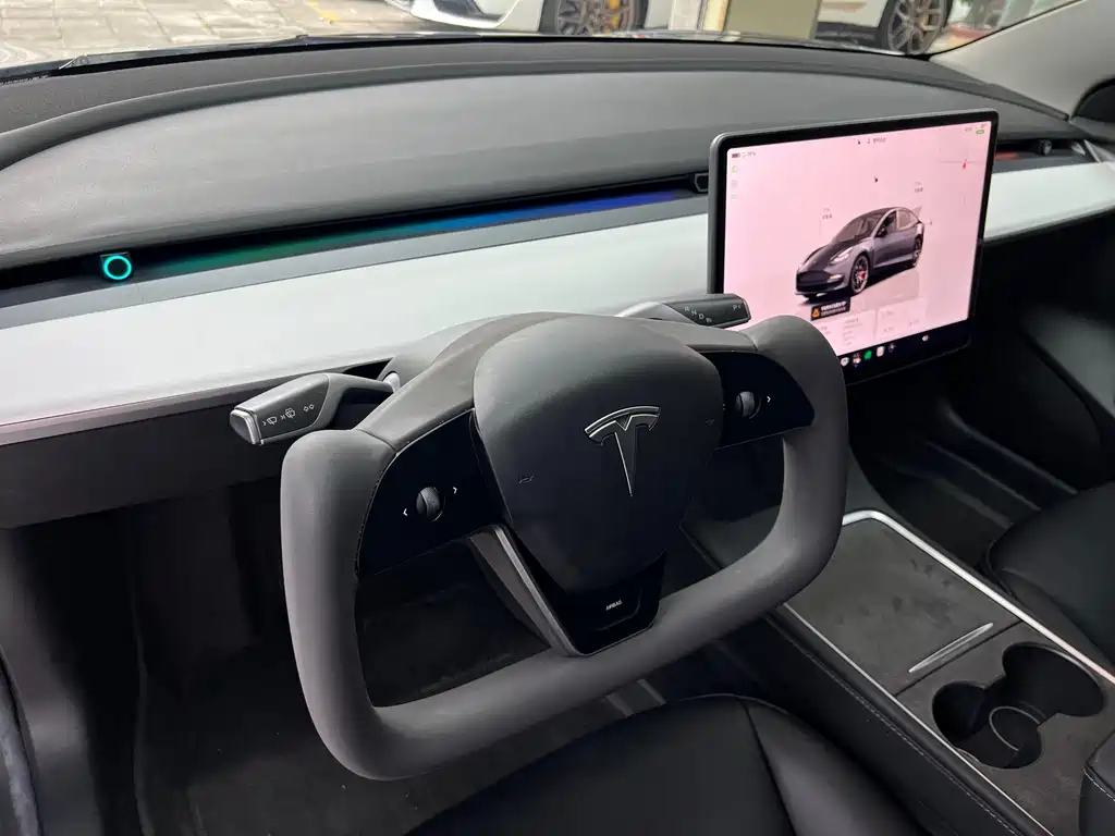 Tesla Model 3 — миниатюра 8