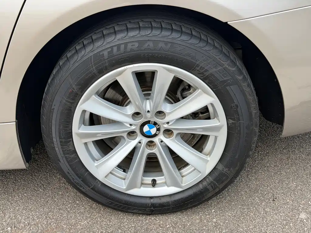 BMW 5 Series — миниатюра 12