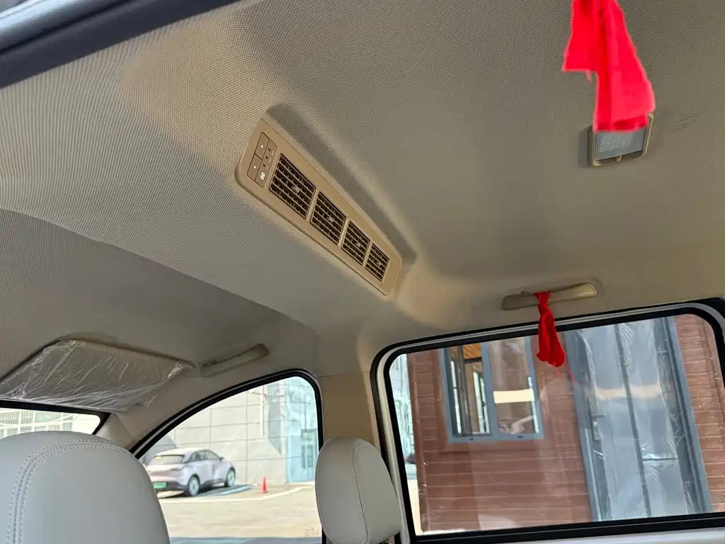 Wuling Hongguang V — миниатюра 6