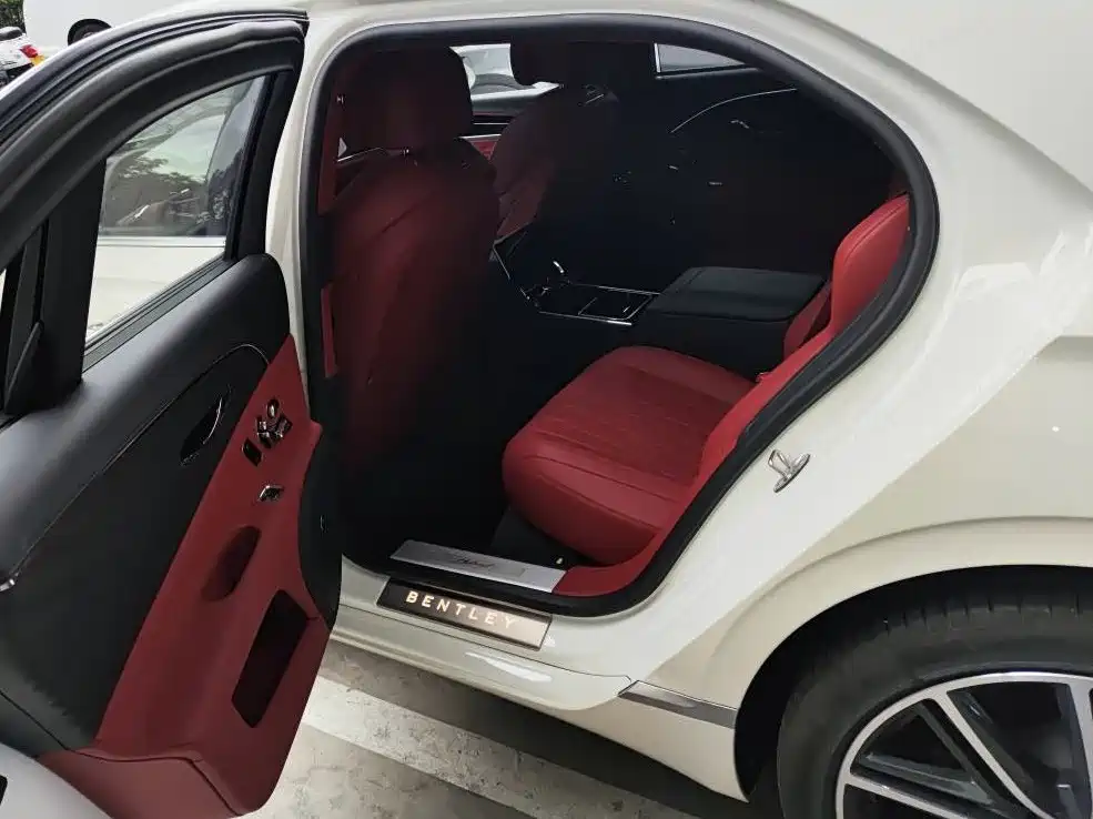 Bentley Flying Spur PHEV — миниатюра 3
