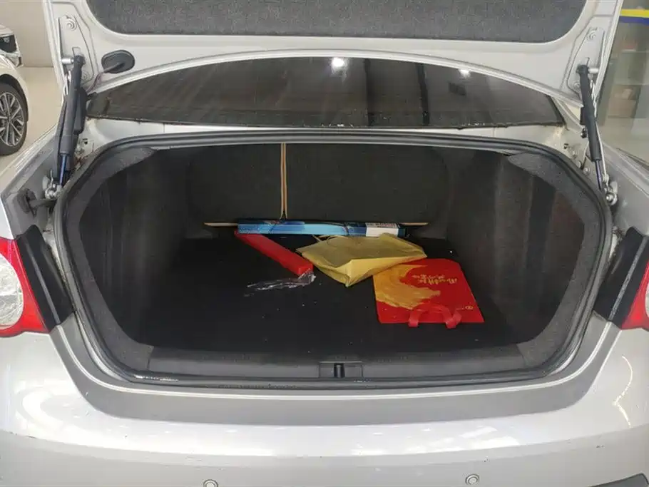 Volkswagen Sagitar 2006 1.6L AT Fashion