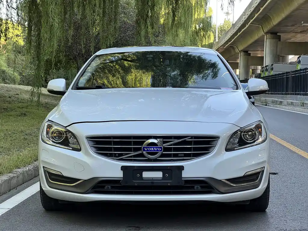 Volvo S60 — миниатюра 2