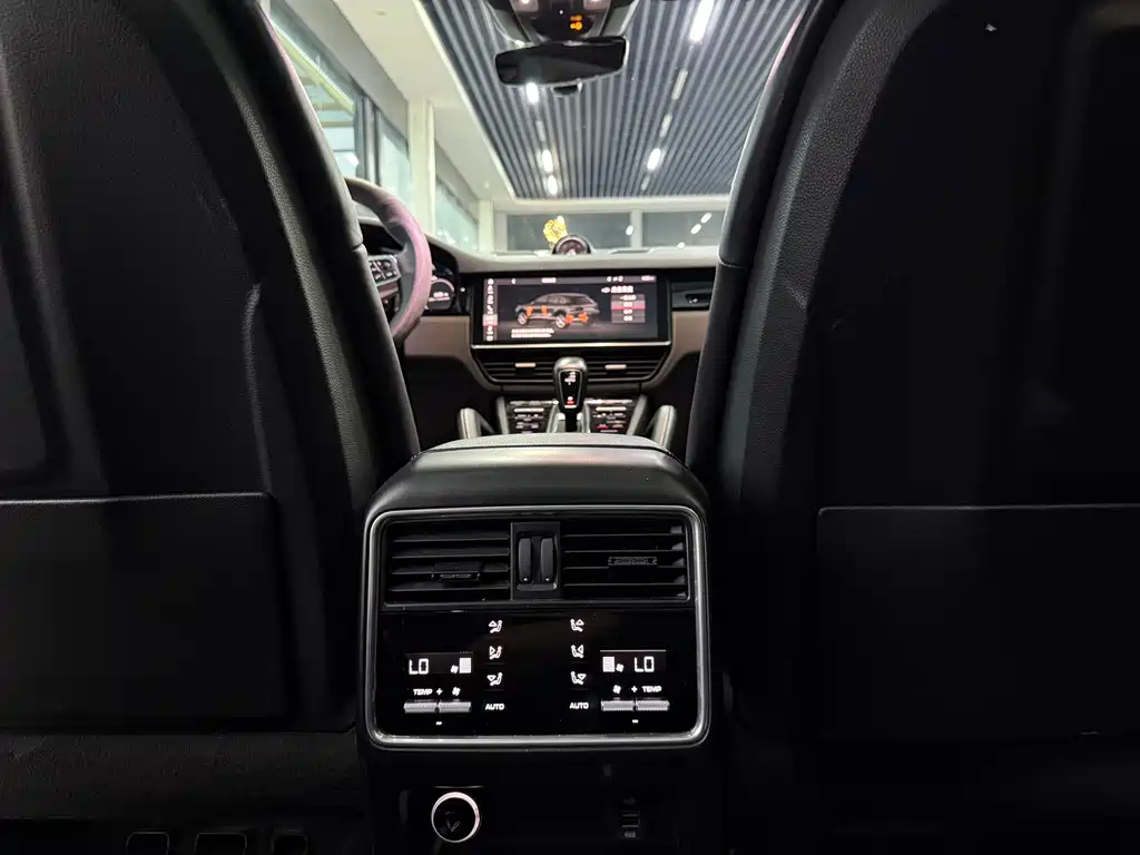 Porsche Cayenne — миниатюра 17