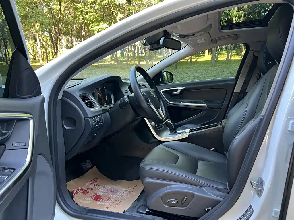 Volvo S60 — миниатюра 6
